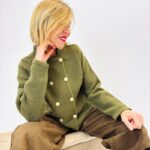 Pull/Gilet VOSCAR – Maille Texturée & Boutons Dorés (Marque ANGE)