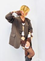 Blazer Chocolat Sans Col – Coupe Droite Chic & Boutonnage Moderne – Image 4