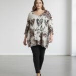 Pull “Wild at Heart” – Imprimé léopard & cœurs patchwork, coupe fluide grande taille