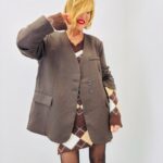 Blazer Chocolat Sans Col – Coupe Droite Chic & Boutonnage Moderne