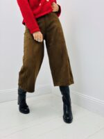 Bermuda Large en Suédine – Coupe Moderne & Toucher Velours