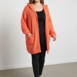 Gilet long à capuche en maille bouclette