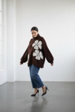 Pull Col Roulé Grande Taille – Motif Fleurs Texturées, Coupe Ample & Style Élégant – Image 5