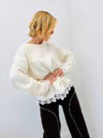 Pull Doux avec Finitions Dentelle – Élégance & Confort – Image 2