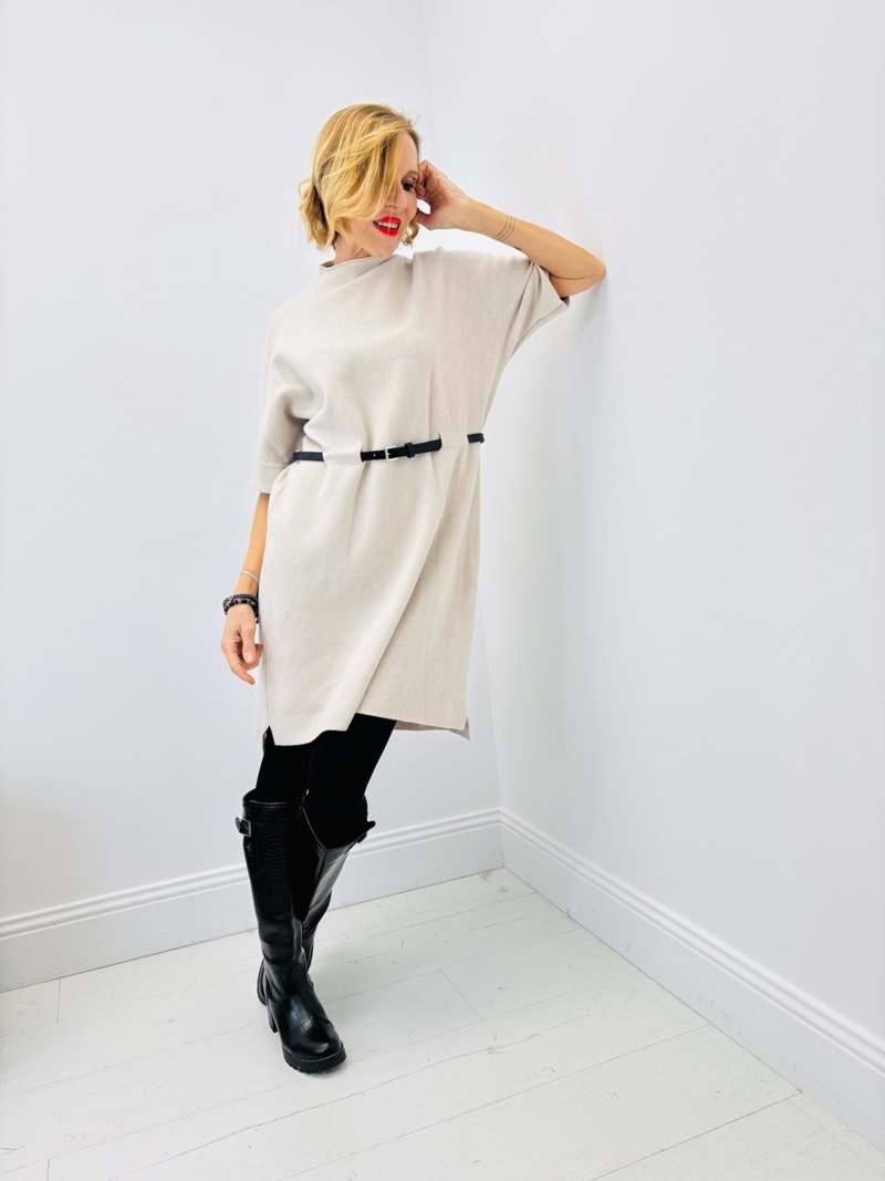 26112025-005 Robe Pull Italienne – Coupe Droite Chic & Ceinture Incluse – Image 1