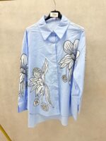 Chemise grande taille femme – Blanche à imprimé floral noir | Coupe oversize fluide et élégante – Image 3