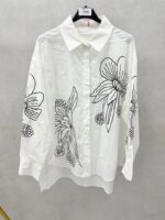 Chemise grande taille femme – Blanche à imprimé floral noir | Coupe oversize fluide et élégante – Image 4