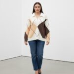 Pull grande taille à col chemise intégré – Motif losanges esprit preppy chic