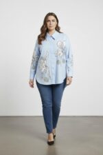 Chemise grande taille femme – Blanche à imprimé floral noir | Coupe oversize fluide et élégante
