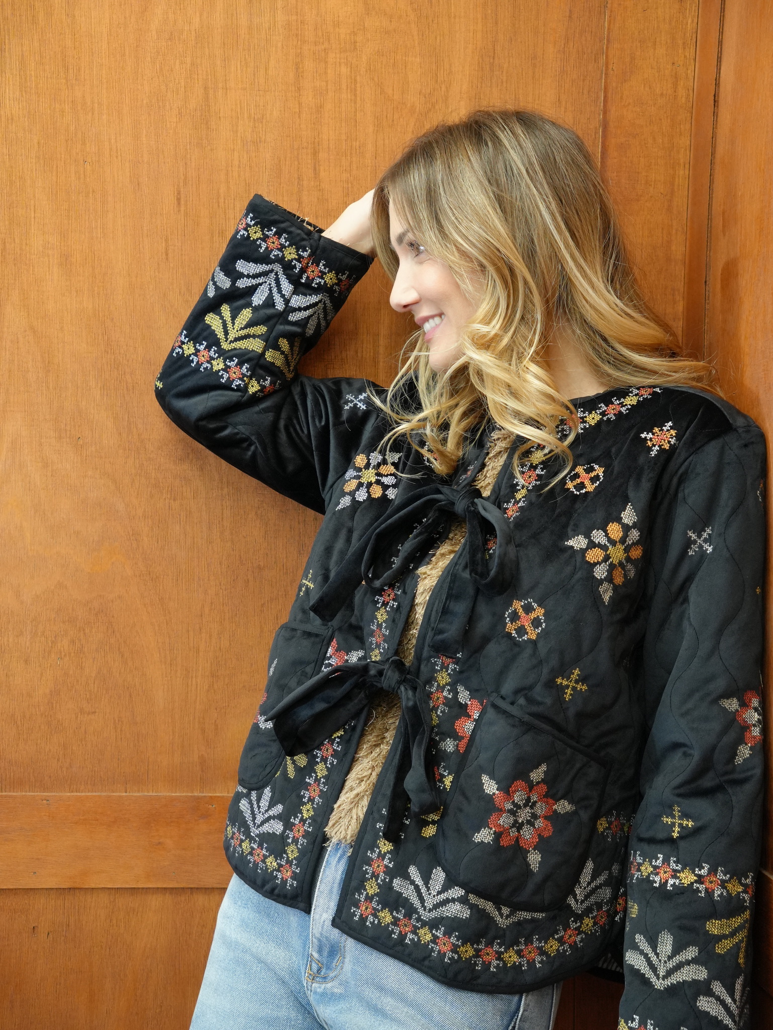 DSC02763 Veste Velours Matelassée Brodée – Élégance Folk & Douceur Premium – Image 1