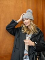 Bonnet Torsadé avec Pompon – Doux, Chaud & Ultra Tendance – Image 3