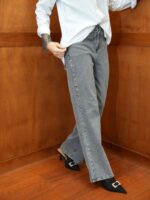 Jeans Gris Droit Wide Leg Clouté – Coupe Moderne & Détails Métalliques – Image 2