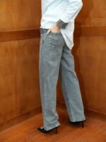 Jeans Gris Droit Wide Leg Clouté – Coupe Moderne & Détails Métalliques – Image 4