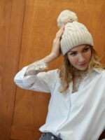 Bonnet Torsadé avec Pompon – Doux, Chaud & Ultra Tendance – Image 7