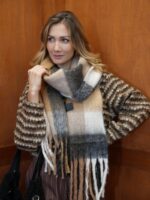 Écharpe Longue Dégradée à Franges – Douceur & Volume – Image 3