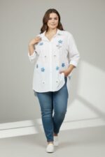 Chemise blanche grande taille brodée à fleurs et strass délicats – Image 2