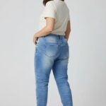 Jean Grande Taille Bleu Froissé à Boutonnage Apparent – Style & Confort Urbain