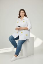 Chemise blanche grande taille à fleurs en relief brodées – Image 3