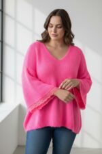 Pull fluide grande taille fuchsia à col V et manches larges dentelles