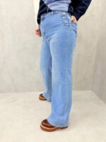 Jean grande taille coupe droite taille haute – Denim bleu clair confortable et structurant – Image 2