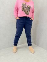 Pantalon grande taille coupe confort – Esprit casual chic et couleur vitaminée – Image 5