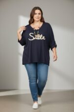 T-shirt fluide col V message brodé “Smile” – Grande taille