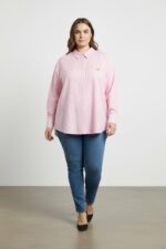 Chemise Grande Taille Rayée Rose avec Broderie Cœur Doré – Élégance Féminine & Confort Quotidien – Image 2