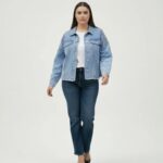 Veste en jean grande taille à épaules perlées – Denim chic & moderne