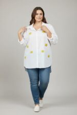 Chemise blanche grande taille à fleurs en relief brodées – Image 2