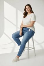 Jean Grande Taille Bleu Denim Effet Froissé – Coupe Confort & Allure Moderne – Image 2