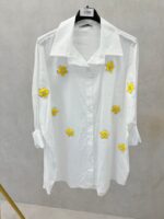 Chemise blanche grande taille à fleurs en relief brodées – Image 4