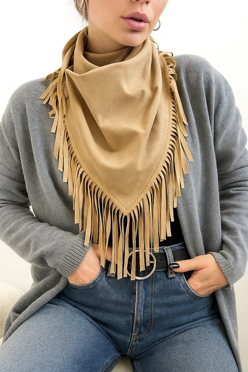 C7406C3D-3CCE-4F9C-A5DE-2E13094B0BEC Écharpe Frangée en Suédine – L’Accessoire Chic & Bohème de la Saison – Image 1