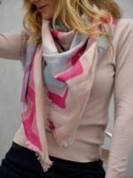 Écharpe Chevron Douce 100% Viscose – Motif Graphique & Couleurs Modernes – Image 3