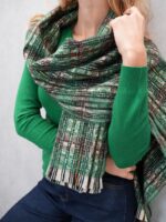 Écharpe Motif Tissé & Fils Irisés – Chaleur Douce et Style Moderne (20% Laine) – Image 3