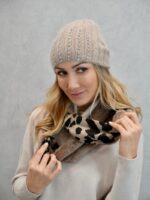 Bonnet Luxe en Laine & Cachemire Orné de Strass – L’Élégance Hivernale Absolue – Image 5