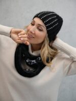 Bonnet Luxe en Laine & Cachemire Orné de Strass – L’Élégance Hivernale Absolue – Image 3