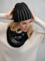 Bonnet Luxe en Laine & Cachemire Orné de Strass – L’Élégance Hivernale Absolue – Image 6