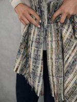 Écharpe Motif Tissé & Fils Irisés – Chaleur Douce et Style Moderne (20% Laine) – Image 5