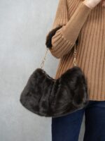 Sac Fausse Fourrure & Chaîne Dorée – Le Must-Have Chic et Douillet de l’Hiver – Image 8