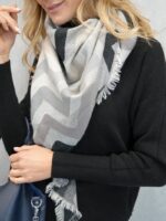 Écharpe Chevron Douce 100% Viscose – Motif Graphique & Couleurs Modernes – Image 4