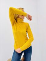 Pull col roulé essentiel en maille douce et fluide – Image 6