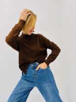 Pull Col Cheminé surpiqué à maille douce – Image 8