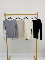 Pull col V en maille côtelée fluide – Image 2