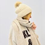 Bonnet Pompon Doux & Chaud – L’Accessoire Hivernal Indispensable