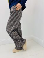 Pantalon à Carreaux Marque Ange – Élégance casual contemporaine – Image 6