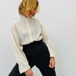 Chemise Brodée Romantique en Coton Raffiné