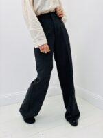 Pantalon Tailleur Large à Pinces Élégantes