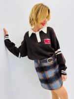 Pull Polo Contrasté à Message Brodé en Maille Douce – Image 6