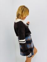 Pull Polo Contrasté à Message Brodé en Maille Douce – Image 4