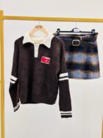 Pull Polo Contrasté à Message Brodé en Maille Douce – Image 2